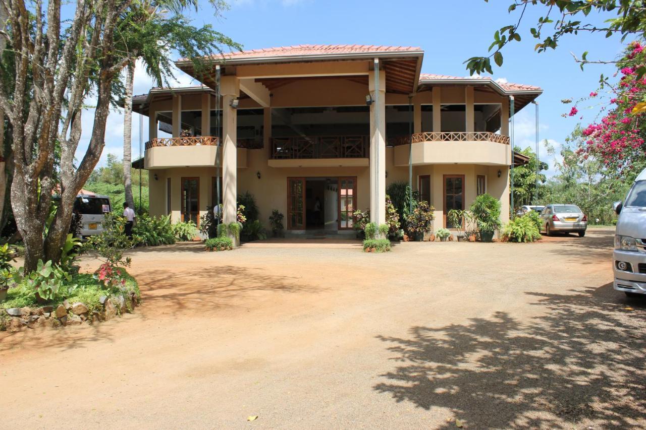 Hibiscus Garden Hotel Тіссамахарама Екстер'єр фото